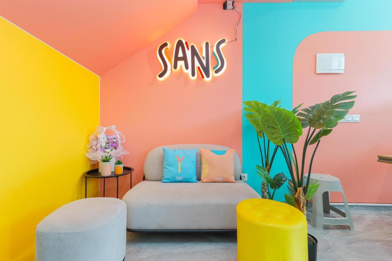 Sans Hotel Clover Ace Surabaya By Reddoorz Exterior photo