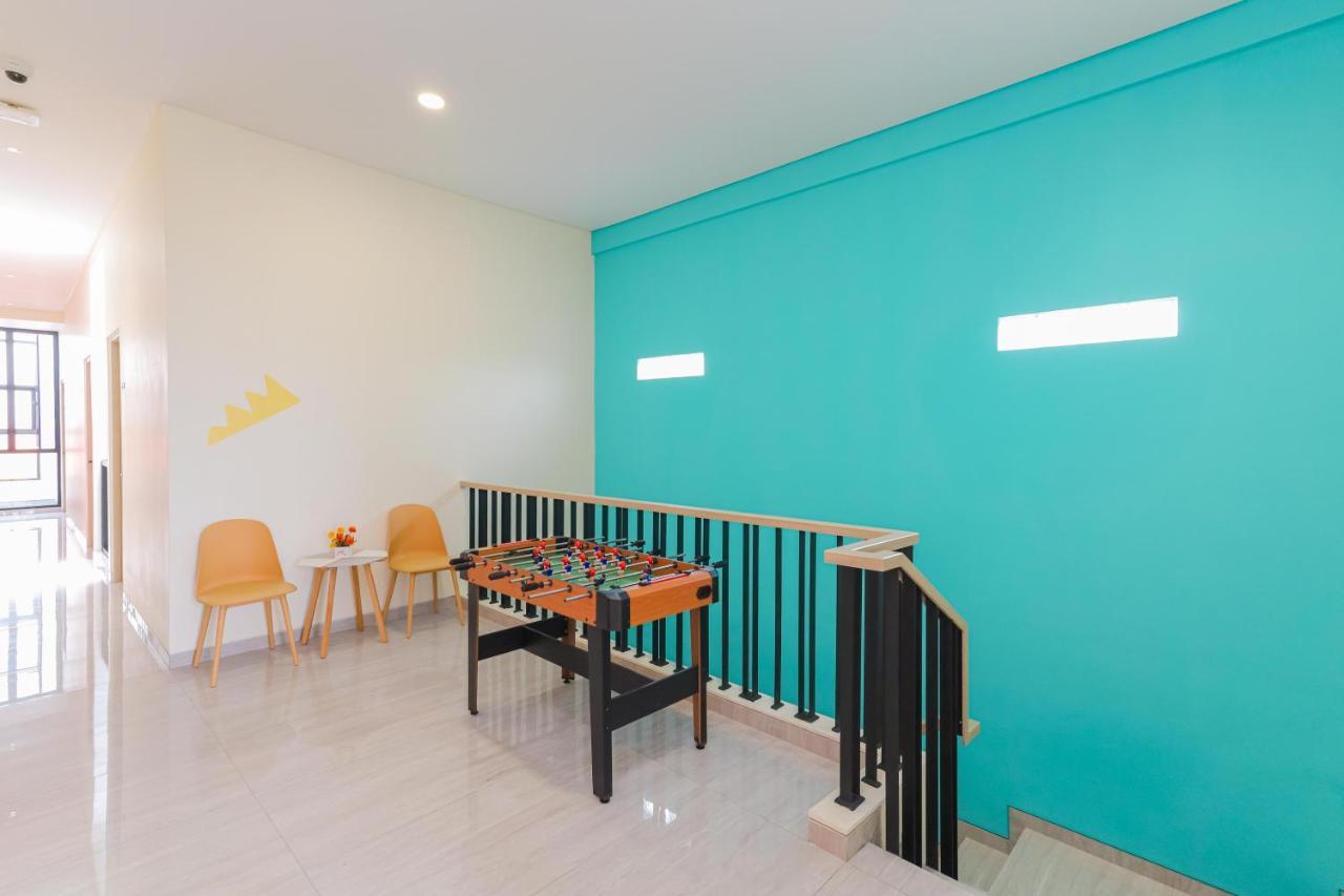 Sans Hotel Clover Ace Surabaya By Reddoorz Exterior photo